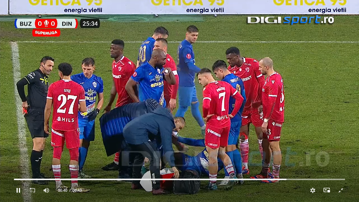 Intrarea neglijentă a lui Sivis a lăsat-o pe Dinamo cu om în minus din minutul 26 » Din camera VAR nu s-a intervenit