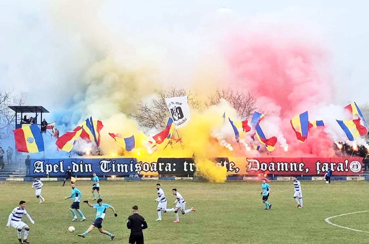 Atmosferă-manifest la un meci de Liga 3: „Apel din Timișoara: trezește, Doamne, țara!”