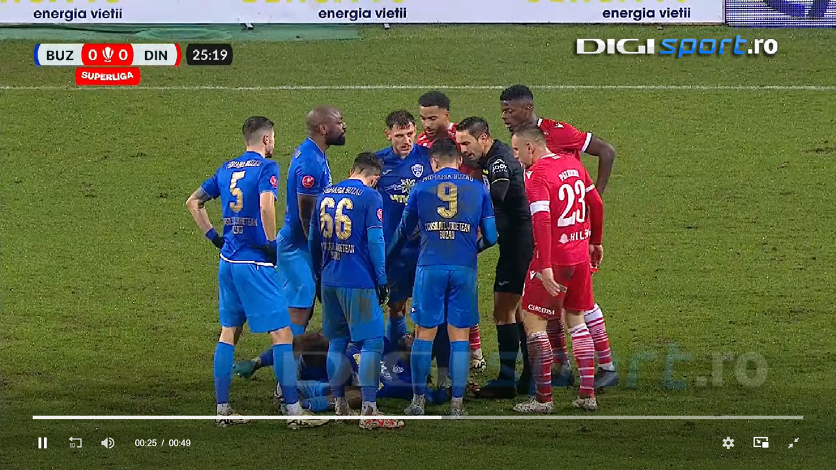 Intrarea neglijentă a lui Sivis a lăsat-o pe Dinamo cu om în minus din minutul 26 » Din camera VAR nu s-a intervenit