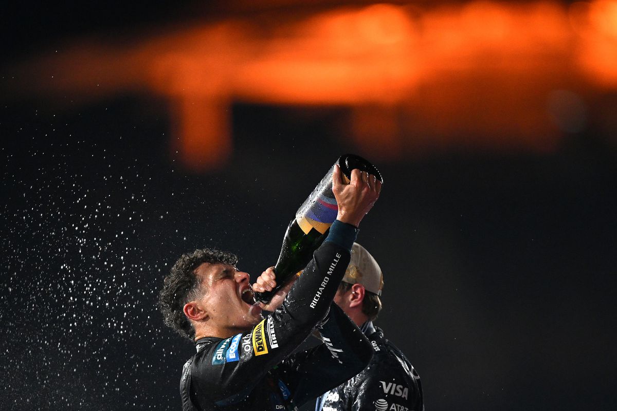 Noul campion din Formula 1 a petrecut până în zori alături de iubită » Suma uriașă pe care Lando Norris a lăsat-o la masă