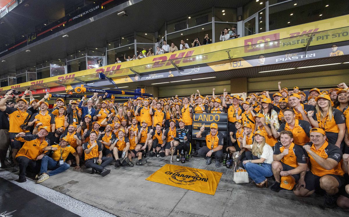 Noul campion din Formula 1 a petrecut până în zori alături de iubită » Suma uriașă pe care Lando Norris a lăsat-o la masă