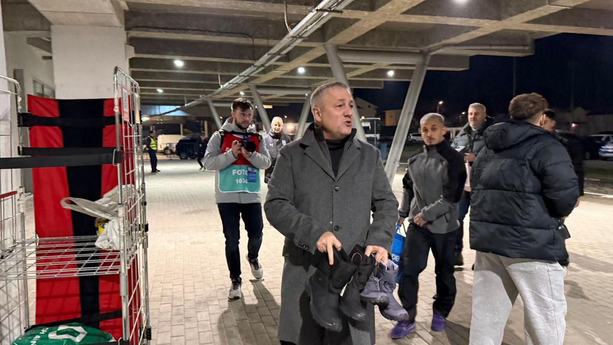 Mihai Rotaru și Alexandru Mitriță au adus ghetuțe pentru copiii nevoiași din Oltenia