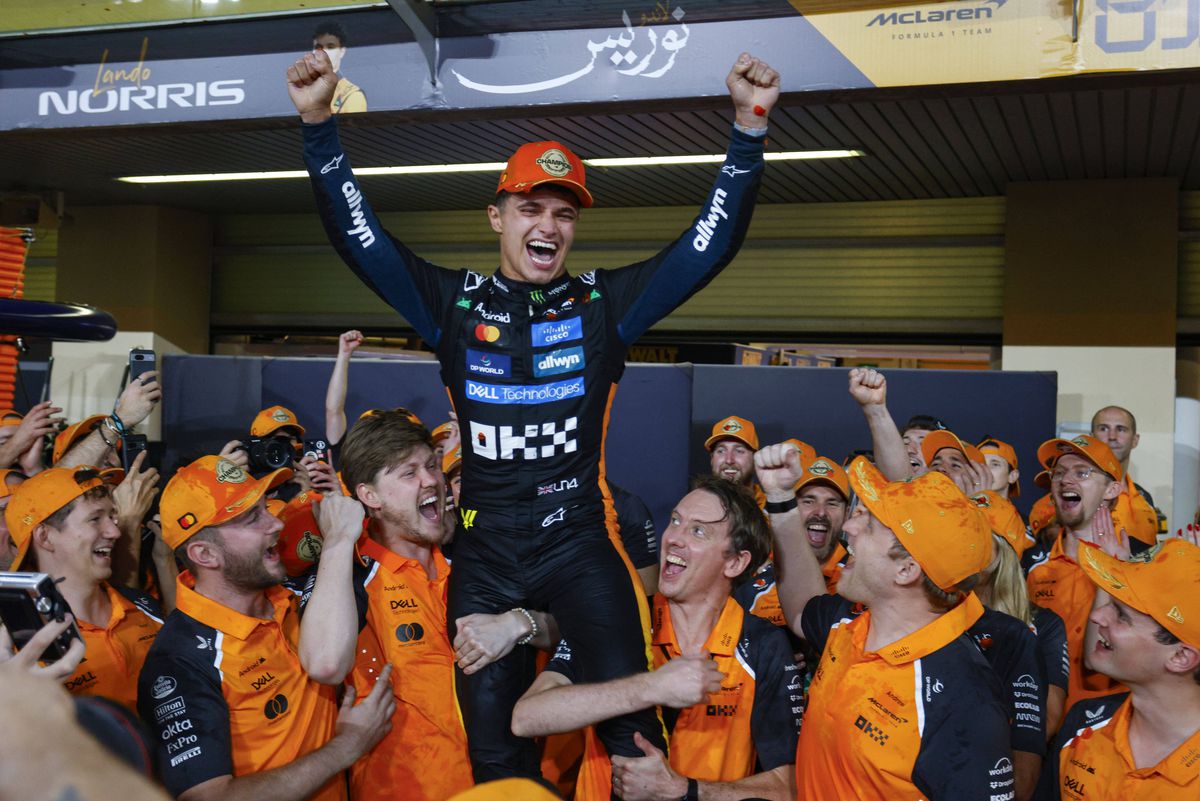 Noul campion din Formula 1 a petrecut până în zori alături de iubită » Suma uriașă pe care Lando Norris a lăsat-o la masă