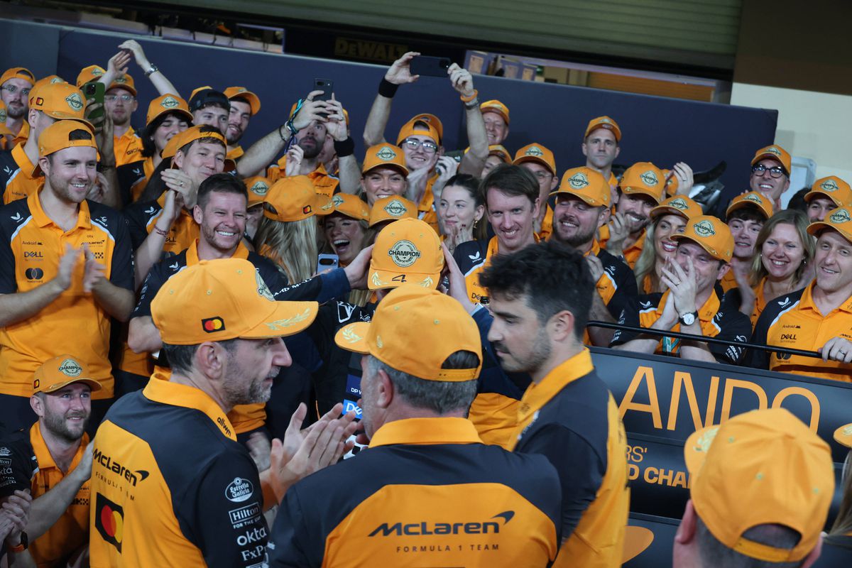 Noul campion din Formula 1 a petrecut până în zori alături de iubită » Suma uriașă pe care Lando Norris a lăsat-o la masă