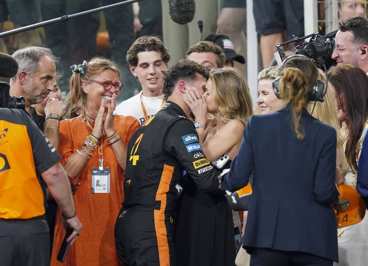 Noul campion din Formula 1 a petrecut până în zori alături de iubită » Suma uriașă pe care Lando Norris a lăsat-o la masă