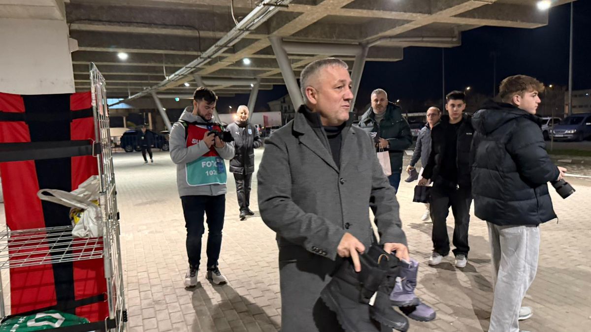 Mihai Rotaru și Alexandru Mitriță au adus ghetuțe pentru copiii nevoiași din Oltenia