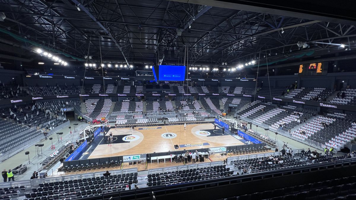 Într-o atmosferă europeană creată de 10.000 de fani, U-BT Cluj-Napoca a pierdut testul cu galonata Partizan Belgrad