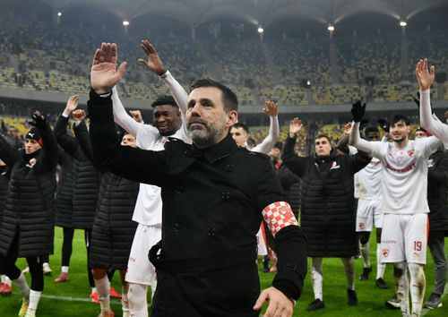 FOTO Cu dedicație pentru Zeljko Kopic. Mesaj scris în croată la Derby de România