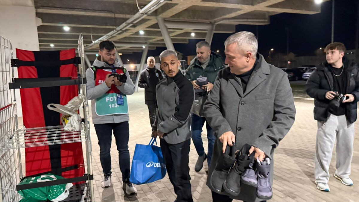 Mihai Rotaru și Alexandru Mitriță au adus ghetuțe pentru copiii nevoiași din Oltenia