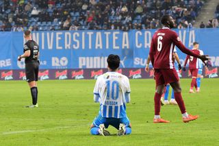 Cadou de la olteni! Universitatea Craiova s-a jucat cu ocaziile, iar CFR Cluj, cu Hindrich impresionant, obține un punct nesperat