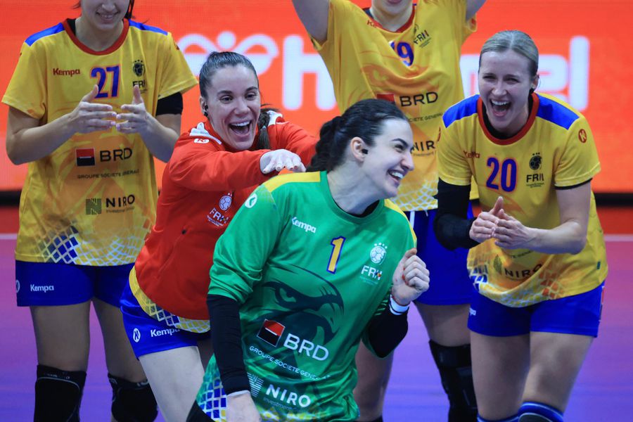 Bianca Curmenț / Sărbătoare la finalul meciului Elveția - România / FOTO: Ionuț Iordache (GSP.ro) Două românce sunt în top, după Campionatul Mondial de handbal feminin