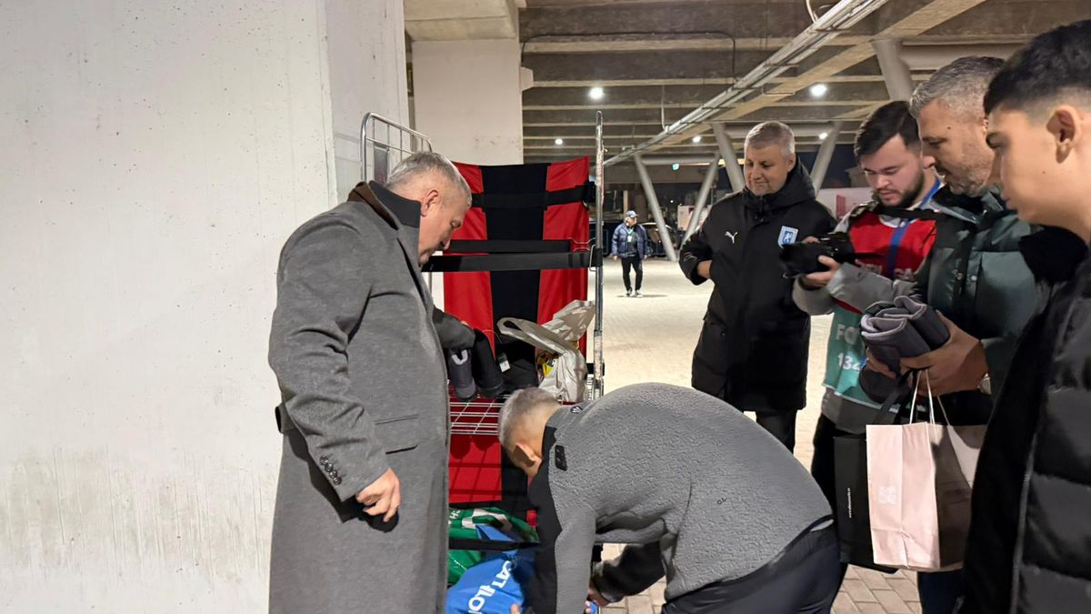 Mihai Rotaru și Alexandru Mitriță au adus ghetuțe pentru copiii nevoiași din Oltenia