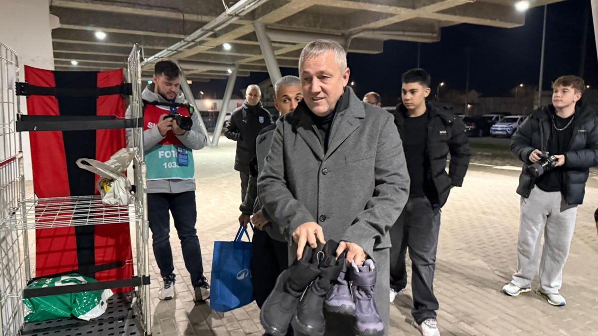 Mihai Rotaru și Alexandru Mitriță au adus ghetuțe pentru copiii nevoiași din Oltenia