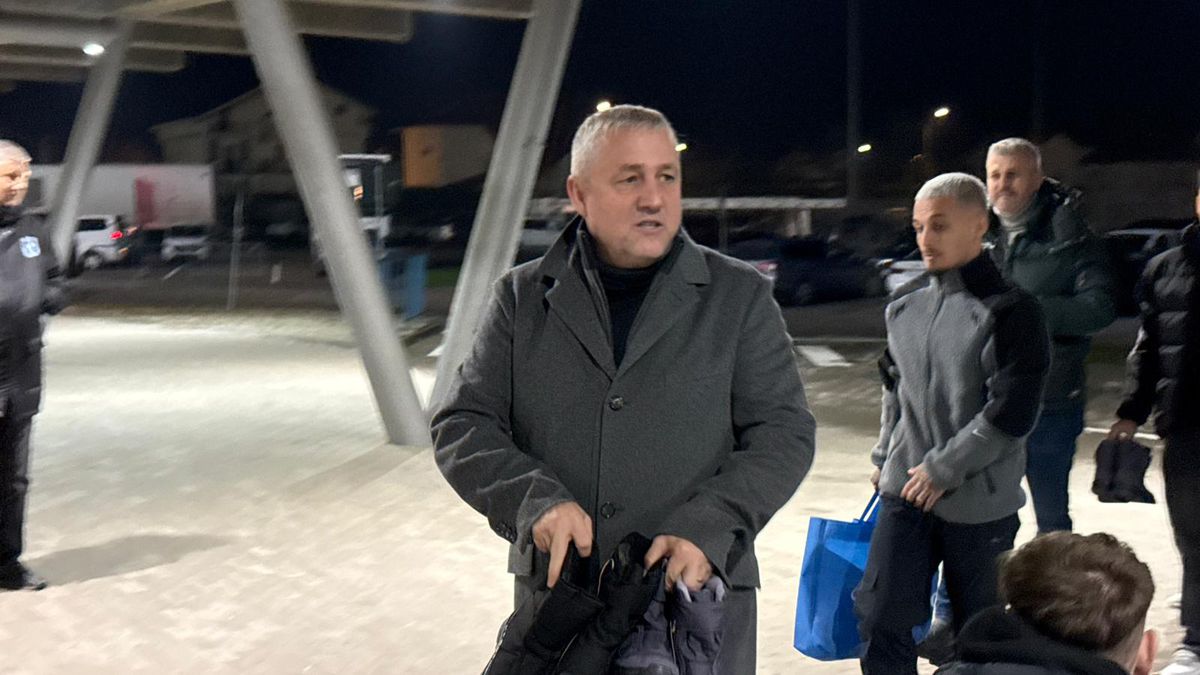 Mihai Rotaru și Alexandru Mitriță au adus ghetuțe pentru copiii nevoiași din Oltenia