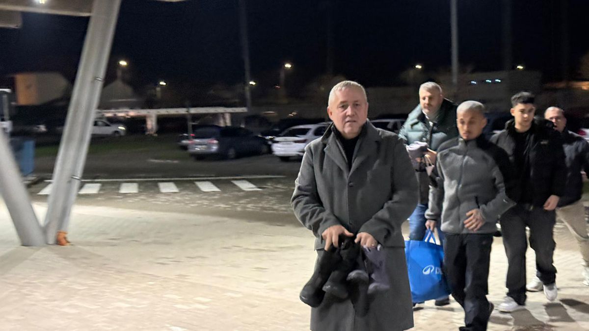 Mihai Rotaru și Alexandru Mitriță au adus ghetuțe pentru copiii nevoiași din Oltenia