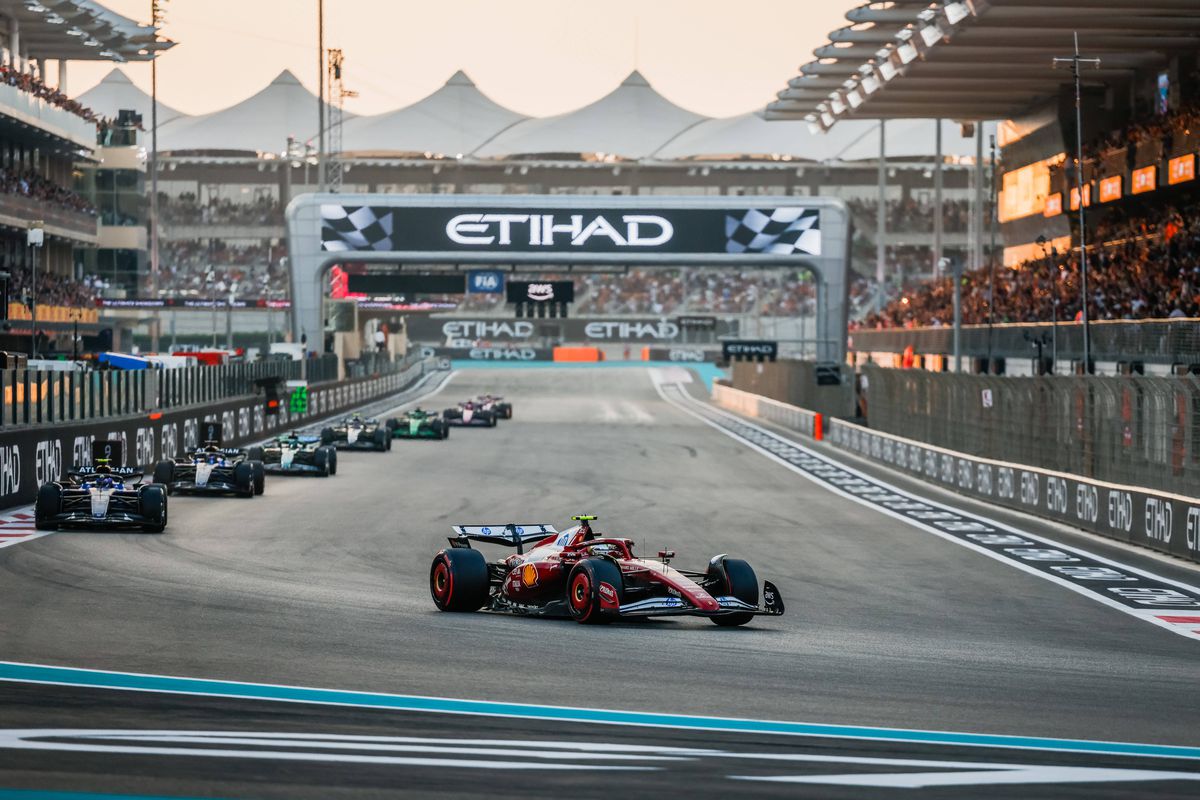 Lando Norris e noul campion mondial din Formula 1! A gestionat perfect MP din Abu Dhabi și e campion pentru 2 puncte