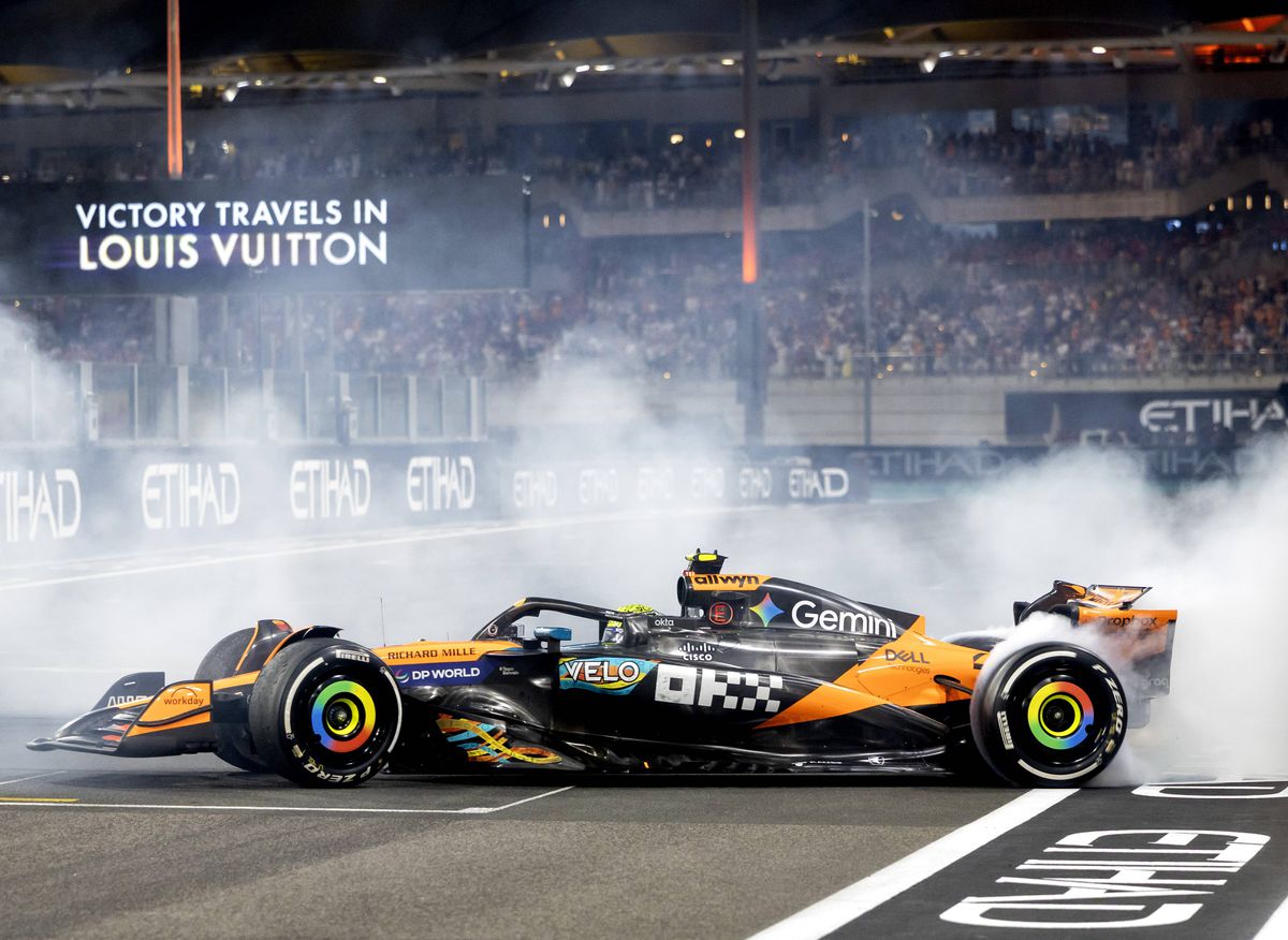 Noul campion din Formula 1 a petrecut până în zori alături de iubită » Suma uriașă pe care Lando Norris a lăsat-o la masă