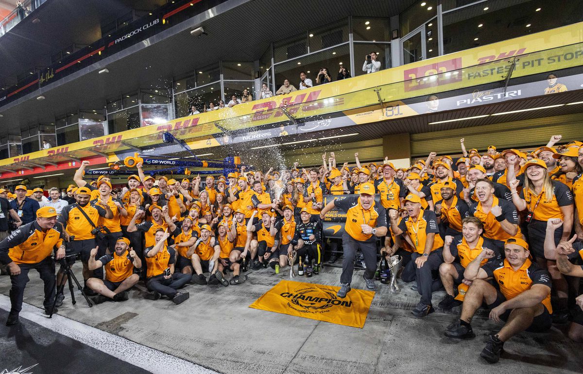 Noul campion din Formula 1 a petrecut până în zori alături de iubită » Suma uriașă pe care Lando Norris a lăsat-o la masă