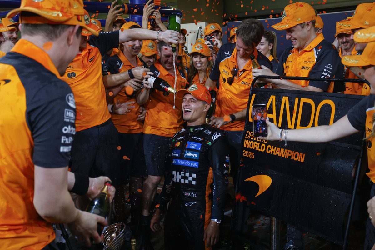 Noul campion din Formula 1 a petrecut până în zori alături de iubită » Suma uriașă pe care Lando Norris a lăsat-o la masă