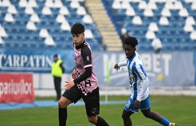 Moment de necrezut în Liga 2 » A avut stări de greață și a ieșit de pe teren: alimentul care l-a pus din nou pe picioare în 120 de secunde