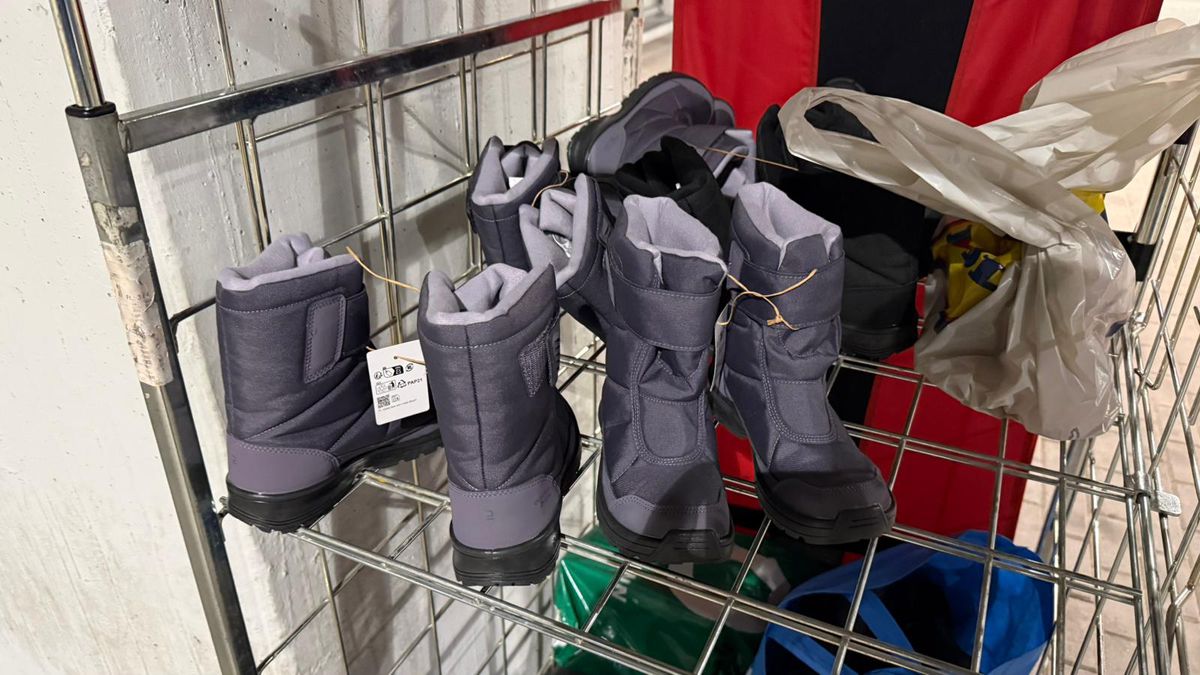 Mihai Rotaru și Alexandru Mitriță au adus ghetuțe pentru copiii nevoiași din Oltenia