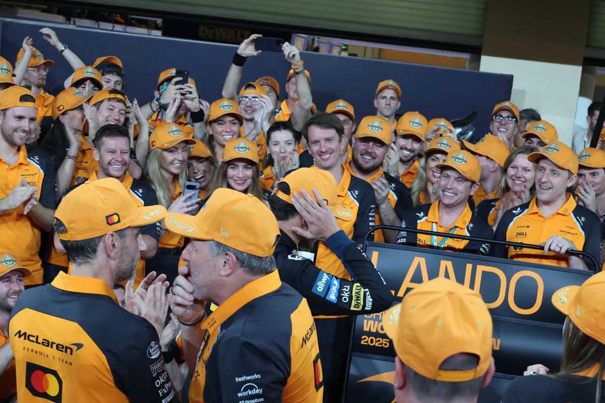 Noul campion din Formula 1 a petrecut până în zori alături de iubită » Suma uriașă pe care Lando Norris a lăsat-o la masă