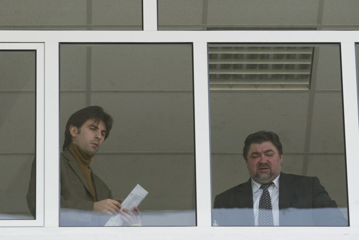 VIDEO EXCLUSIV Cum a încercat Dumitru Sechelariu să-și umilească antrenorul după două sticle de whisky + răzbunarea acestuia: „Au curaj ăștia de azi să-i facă așa lui Becali?”