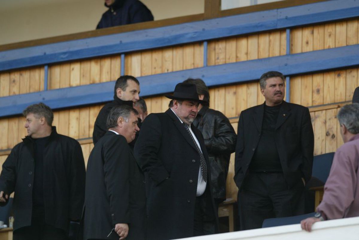 VIDEO EXCLUSIV Cum a încercat Dumitru Sechelariu să-și umilească antrenorul după două sticle de whisky + răzbunarea acestuia: „Au curaj ăștia de azi să-i facă așa lui Becali?”