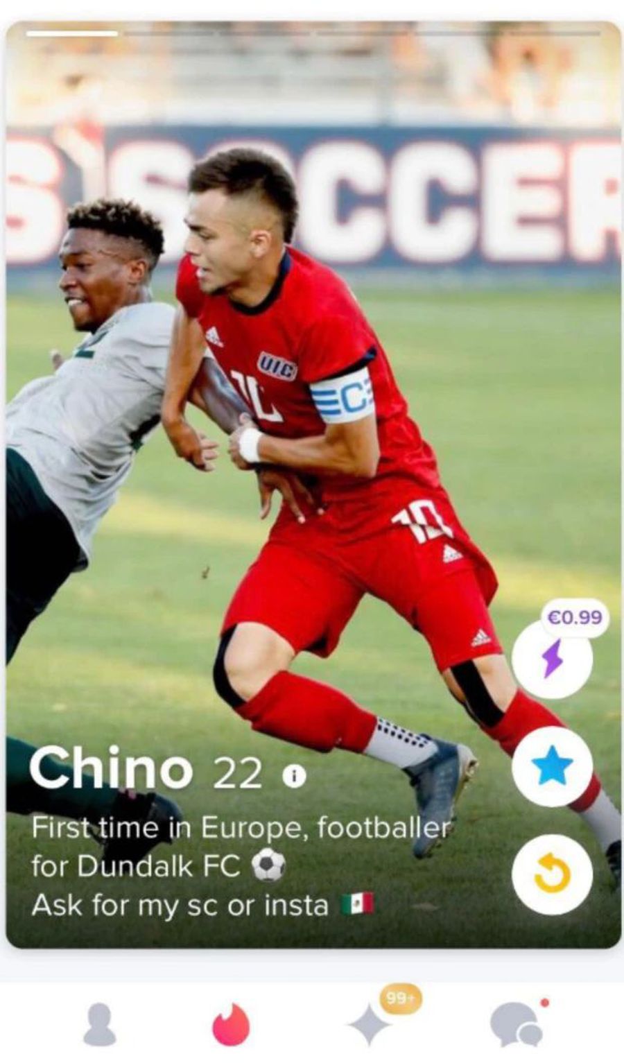 Un fotbalist s-a dat de gol că a semnat cu liderul campionatului schimbându-și descrierea pe Tinder
