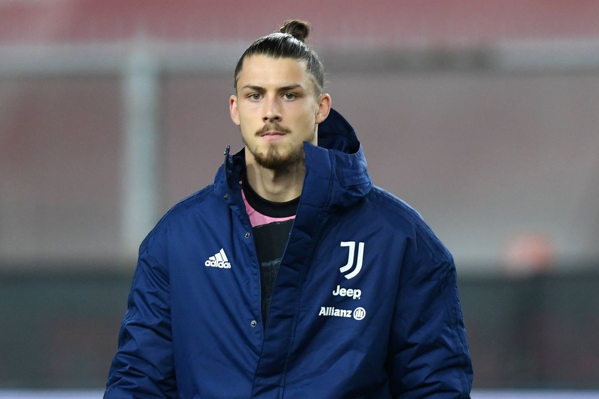 Italienii anunță ce se întâmplă cu Radu Drăgușin! Detalii despre negocierile cu Juventus