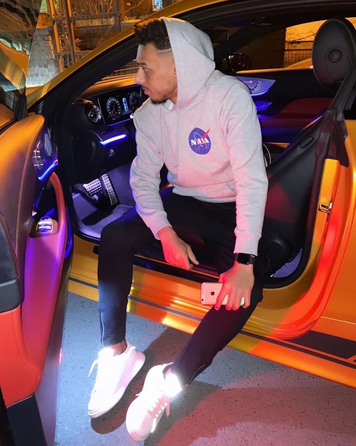 VIDEO Un jucător din Liga 1, vedetă în vlogul lui Dorian Popa datorită mașinii de 200.000 de euro: „Mamă! Acum știu pentru ce muncesc”