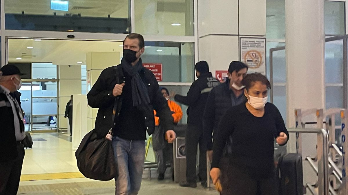 Arlauskis a ajuns în Antalya și merge direct în cantonamentul unei echipe de play-off: „Ne vedem pe teren!”