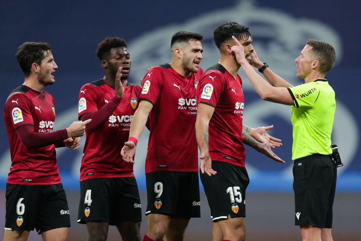 Recitalul lui Benzema și Vinicius Jr., contestat de Valencia: „Hoțiile devin repetitive în Madrid” » Pique s-a implicat și el