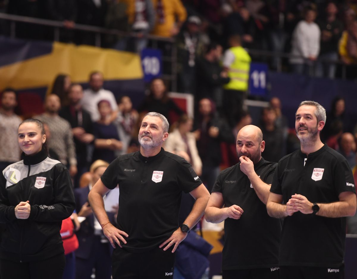 Hipnotizant! Până și jucătoarele lui Buducnost au aplaudat fanii Rapidului, deși au pierdut la 10 goluri