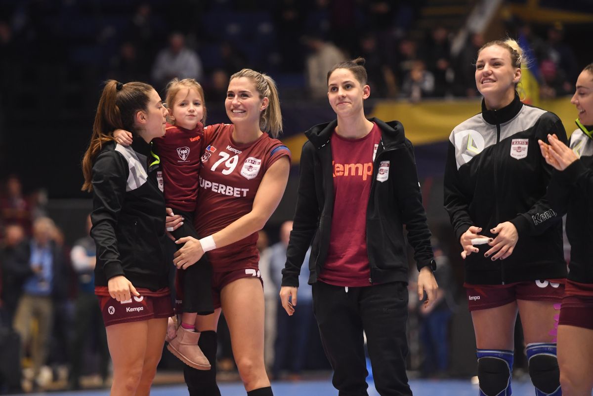 Hipnotizant! Până și jucătoarele lui Buducnost au aplaudat fanii Rapidului, deși au pierdut la 10 goluri