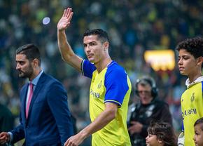 „Este afacerea secolului” » Cristiano Ronaldo, tratat ca un adevărat șeic la Riad: 5 mașini, 3 restaurante și supermarket privat!