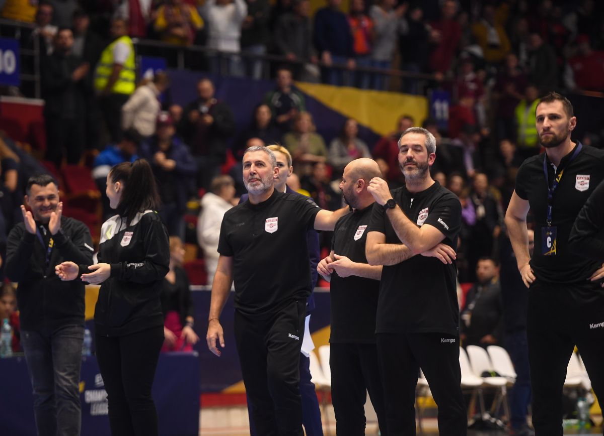 Hipnotizant! Până și jucătoarele lui Buducnost au aplaudat fanii Rapidului, deși au pierdut la 10 goluri