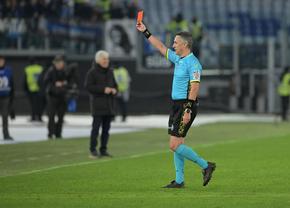 Al doilea „roșu” primit în acest campionat! Ce a făcut un renumit antrenor din Serie A. Staff-ul său a adunat 24 de cartonașe roșii!