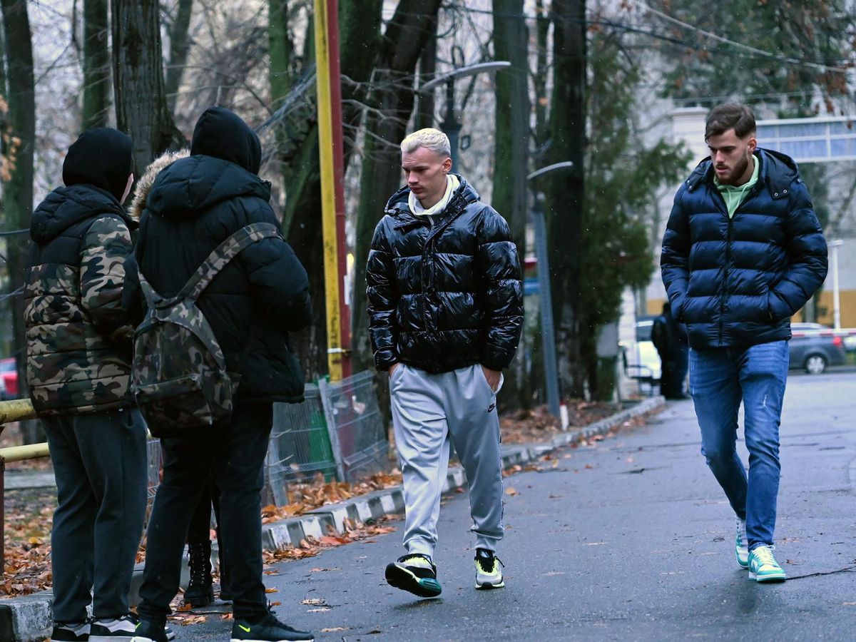 FCSB s-a reunit și pleacă în cantonament » Detaliul observat de reporterul GSP la Florinel Coman + Lista completă a jucătorilor