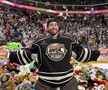 74.599 de jucării de pluș au fost aruncate la un meci de hochei al celor de la Hershey Bears