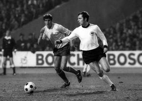 Mircea Lucescu, la dispariția lui Franz Beckenbauer: „Am schimbat tricoul cu el în 1970. Nu pot uita acel număr 4. Balet, nu fotbal. Și ce caracter avea!”
