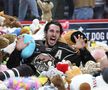 74.599 de jucării de pluș au fost aruncate la un meci de hochei al celor de la Hershey Bears