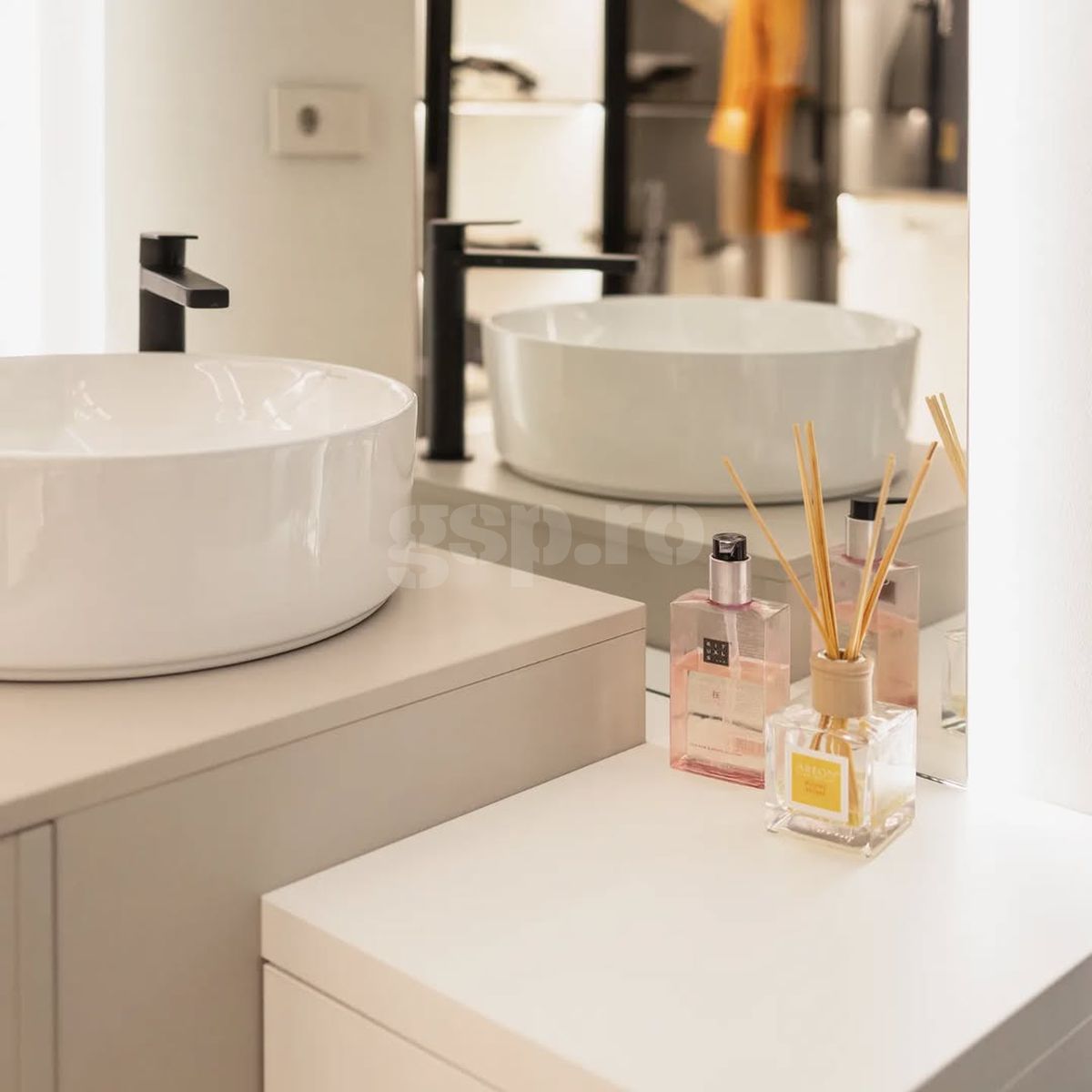 Cum arată penthouse-ul lui Dennis Man din Arad, în care a investit salariul său la Parma pe o lună: „Și-a dorit mereu să fie discret”