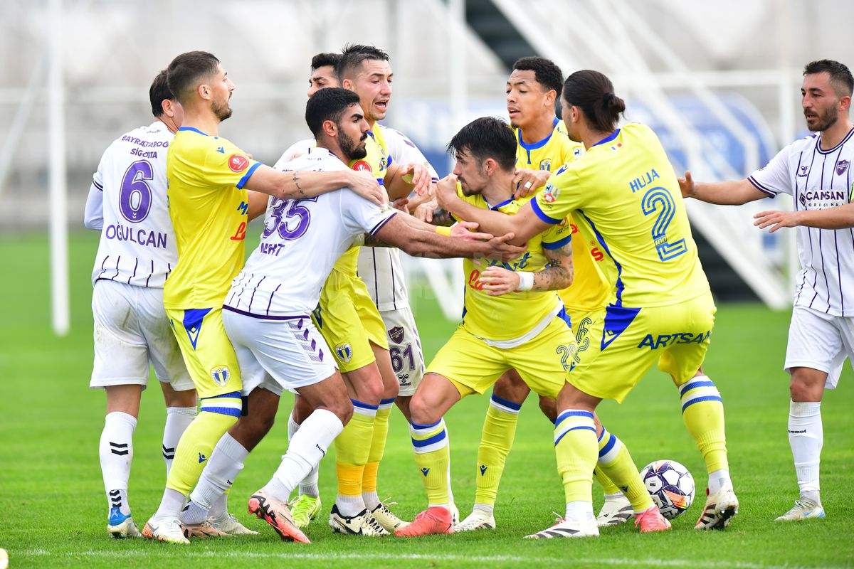 Jucătorul lui Mutu, pe picior de plecare de la Petrolul » Am aflat toate detaliile mutării: câți bani cer ploieștenii