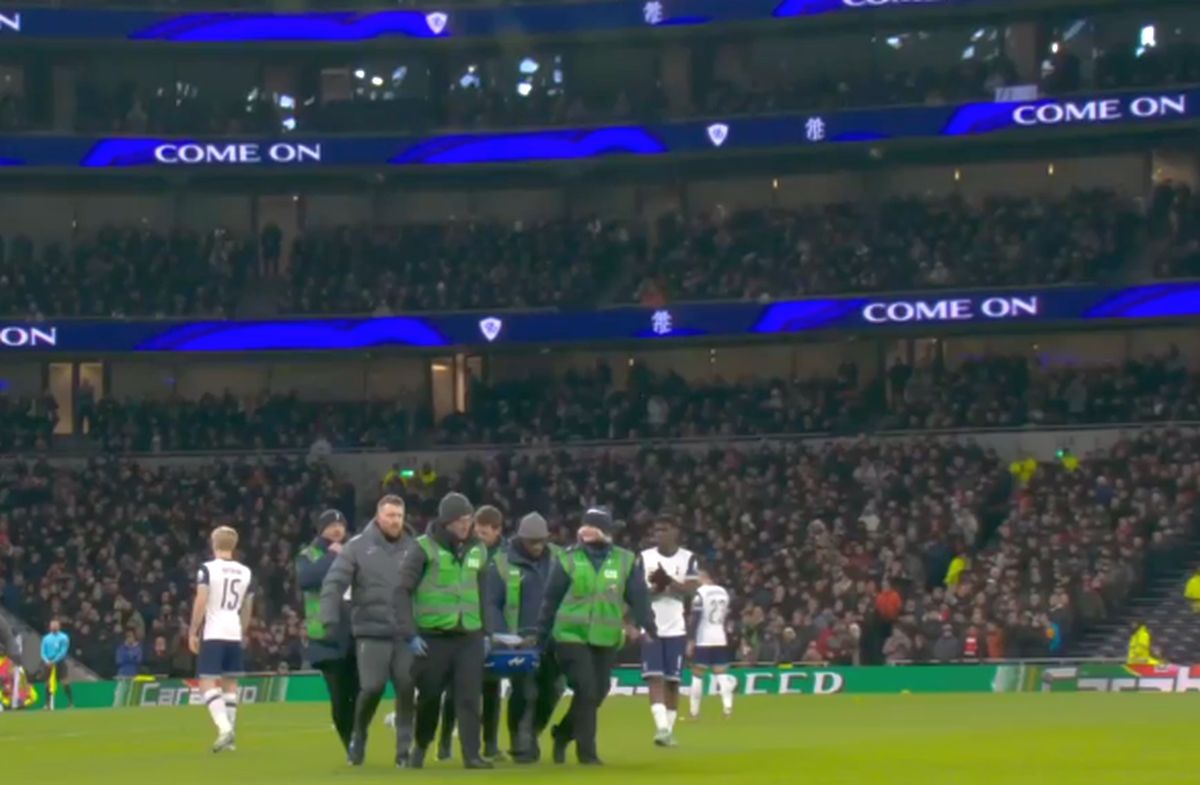 Scene tulburătoare în Tottenham - Liverpool: 9 minute de întrerupere, după ce colegul lui Drăgușin s-a prăbușit pe gazon