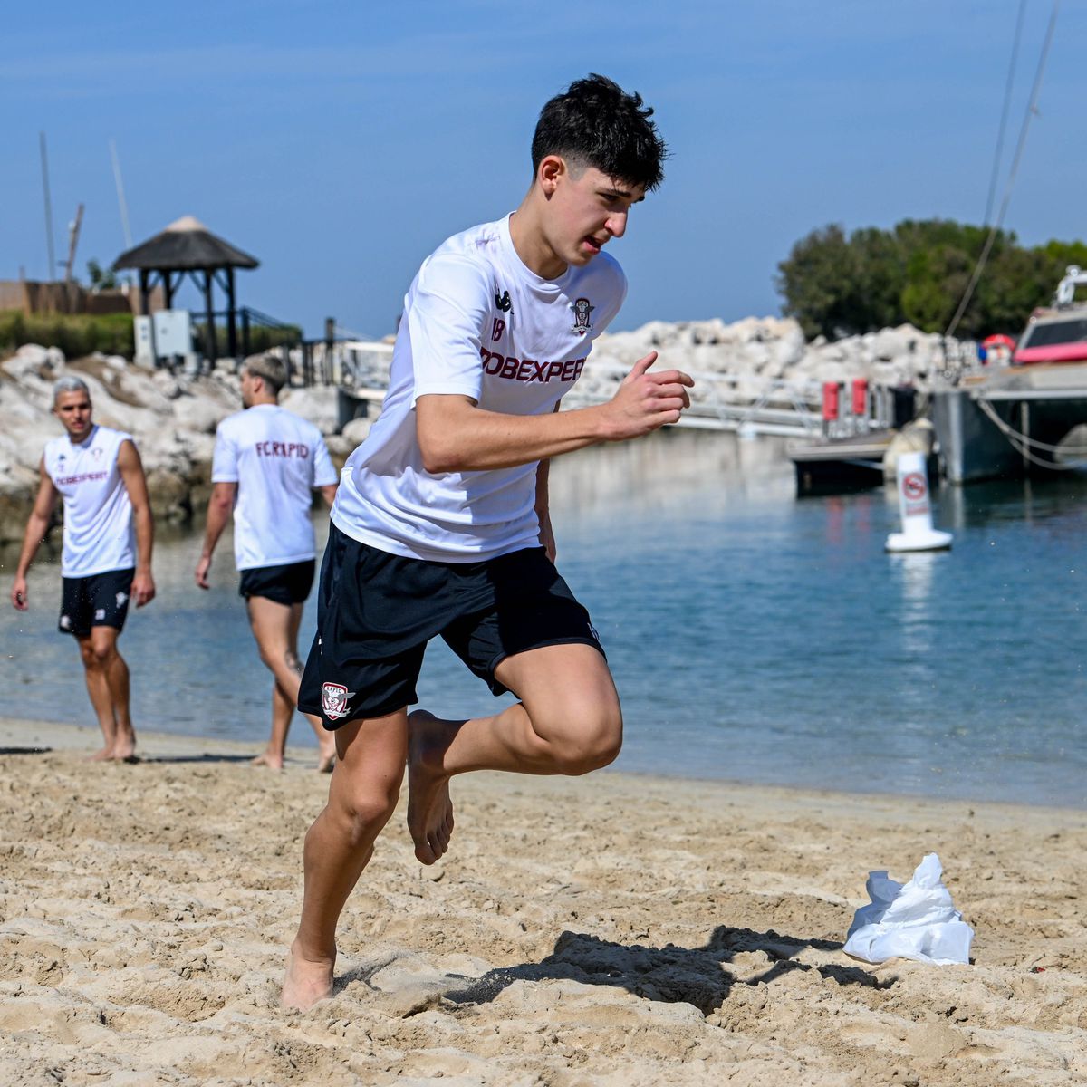 „Survivor Dubai” ediția 2025 » La ce îi supune Marius Șumudică pe rapidiști în cantonament: imaginile au apărut pe Facebook