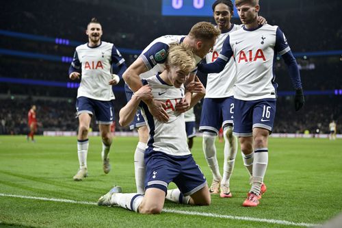 Tottenham a reușit surpriza și a învins-o pe Liverpool în manșa tur din semifinalele Cupei Ligii Angliei, scor 1-0. Radu Drăgușin a fost printre cei mai buni jucători ai lui Spurs.