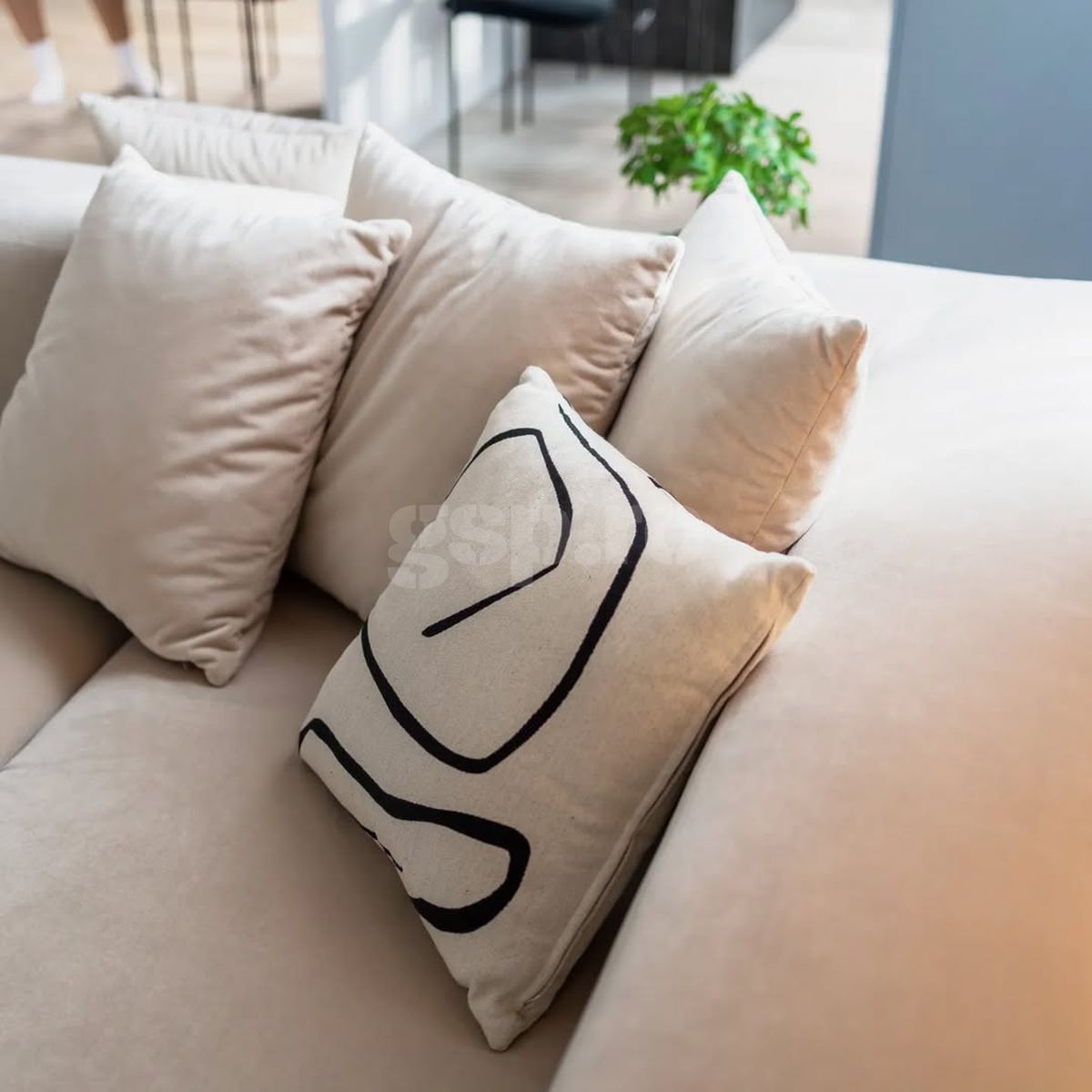 Cum arată penthouse-ul lui Dennis Man din Arad, în care a investit salariul său la Parma pe o lună: „Și-a dorit mereu să fie discret”