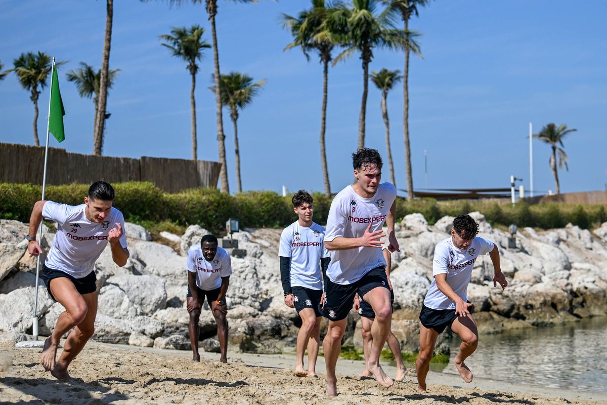 „Survivor Dubai” ediția 2025 » La ce îi supune Marius Șumudică pe rapidiști în cantonament: imaginile au apărut pe Facebook