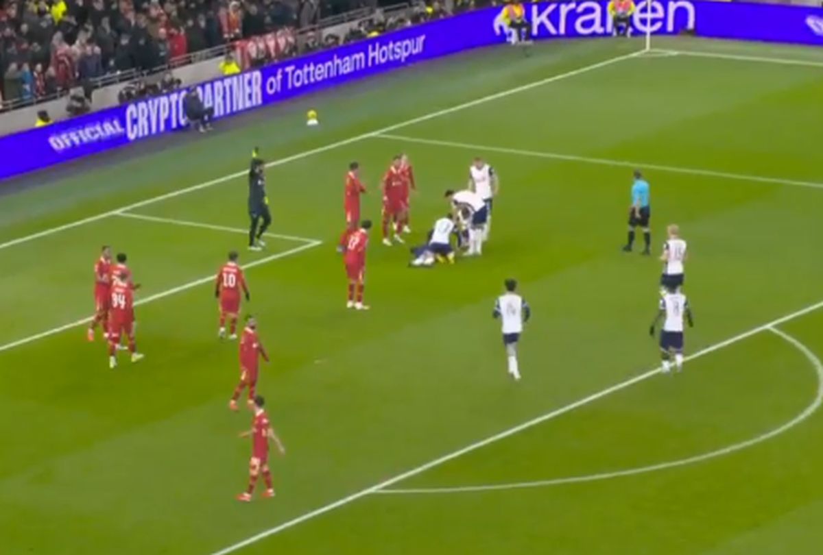 Scene tulburătoare în Tottenham - Liverpool: 9 minute de întrerupere, după ce colegul lui Drăgușin s-a prăbușit pe gazon